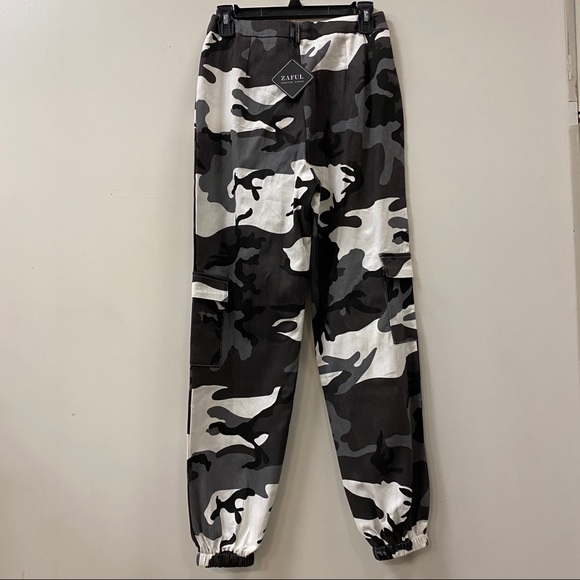 High Waisted Flap Pockets Jogger Pants - Picture 5 of 8